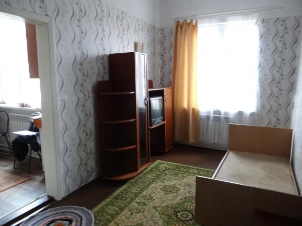 Продается 3 комнаты, 1 этаж, ул. Ухтомского, д. 40, площадью 68 м². Комнаты теплые, светлые, сделан 