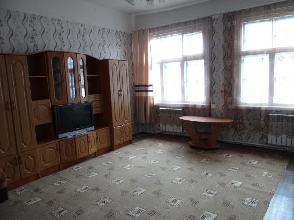 Продается 3 комнаты, 1 этаж, ул. Ухтомского, д. 40, площадью 68 м². Комнаты теплые, светлые, сделан 